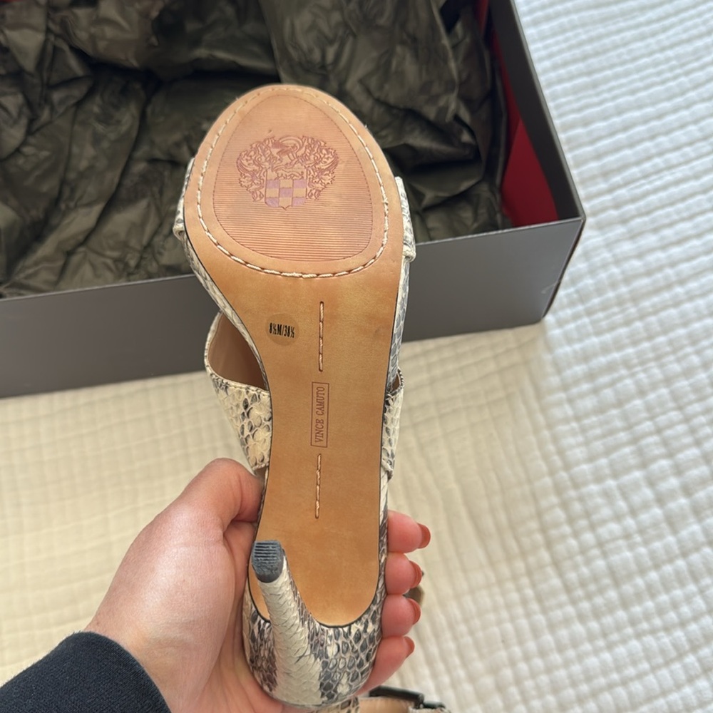 Vince Camuto heels, sz 8.5 - Picture 5 of 6